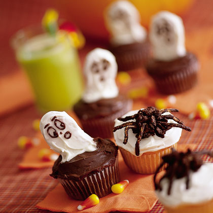 creepy-cupcakes-halloween-recipe-photo-420-FF1099HAUNTA20.jpg