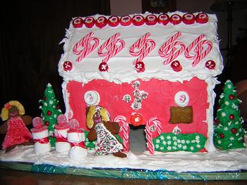 Cornett gingerbread house 2004 front.jpg