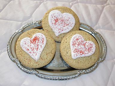 Jumbo%20sugar%20cookie%20with%20hearts.jpg