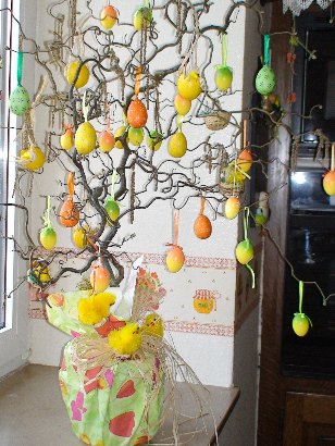 _mini-Easter_tree_s.JPG
